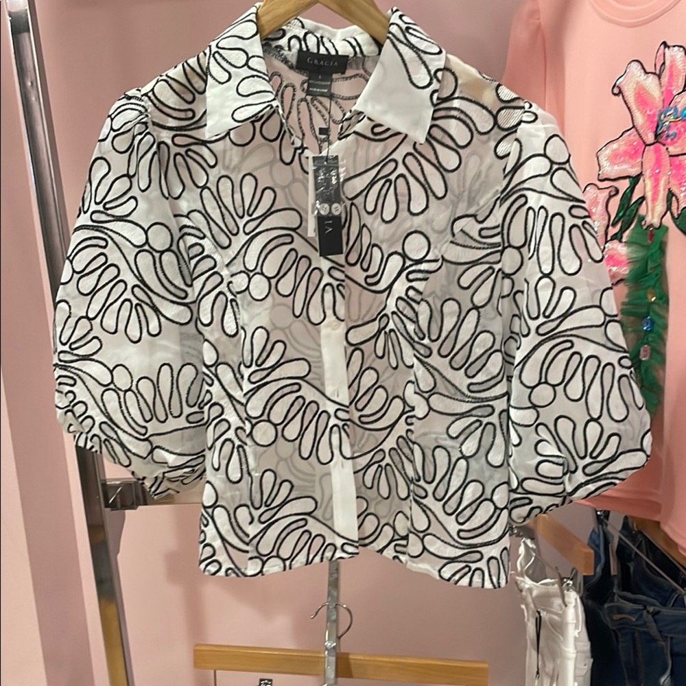 Gracia Black and White Abstract Button Down Shirt